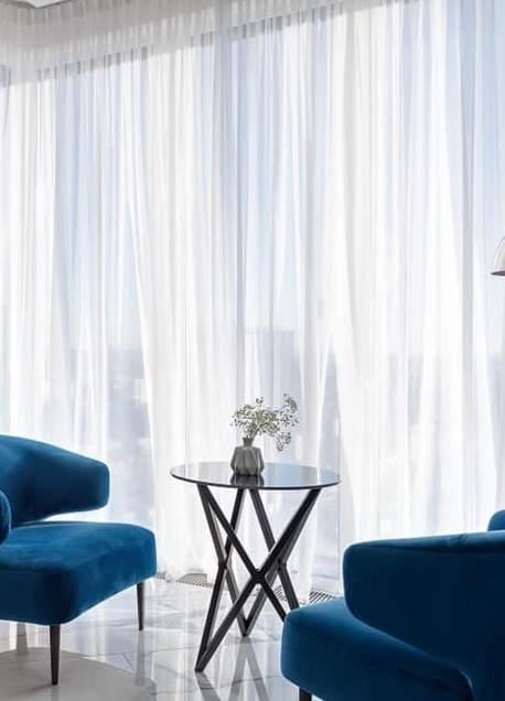 Виробництво ексклюзивних кавових столиків з металу і скла на змовлення. ЖК "Новопечерські Липки" - КОГ груп Круглий кавовий столик з металу і прозорогоскла