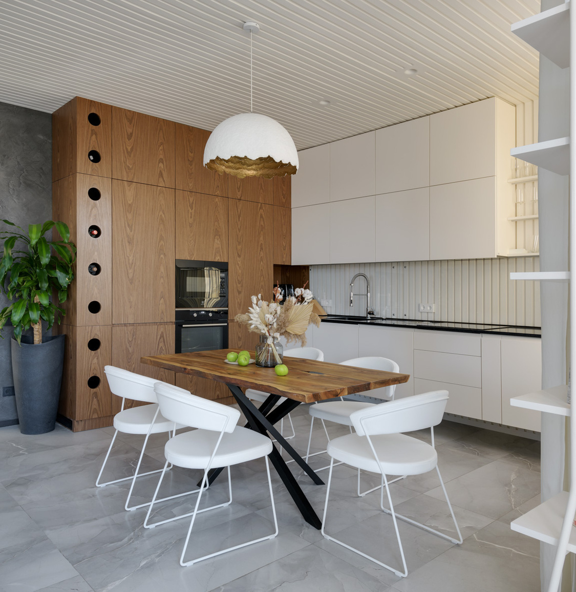 Угловая кухня на заказ, Киев. Производство кухонь из шпона и крашенного МДФ на заказ в Киеве от КОГ груп Кухня из шпона и крашенного МДФ белый цвет - KOG group